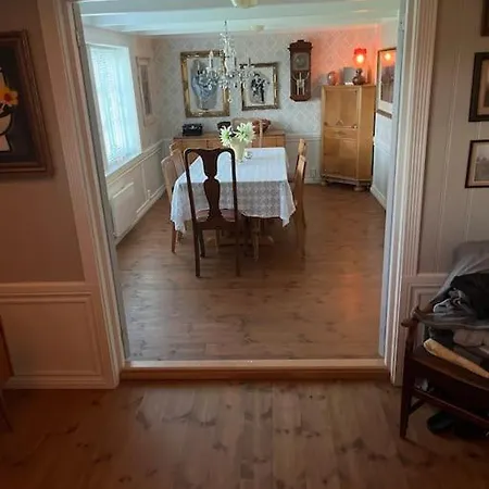 Koselig Gammelt Gardstun *