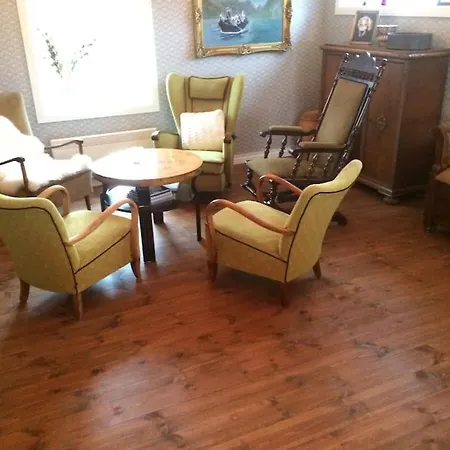 Koselig Gammelt Gardstun * Stavanger