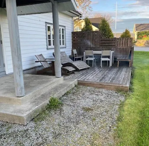 Leilighet Koselig Gammelt Gårdstun