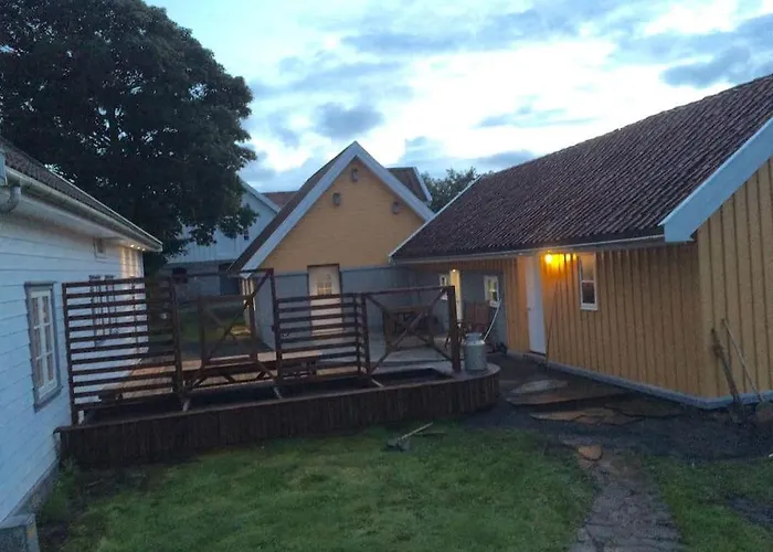 Koselig Gammelt Gårdstun