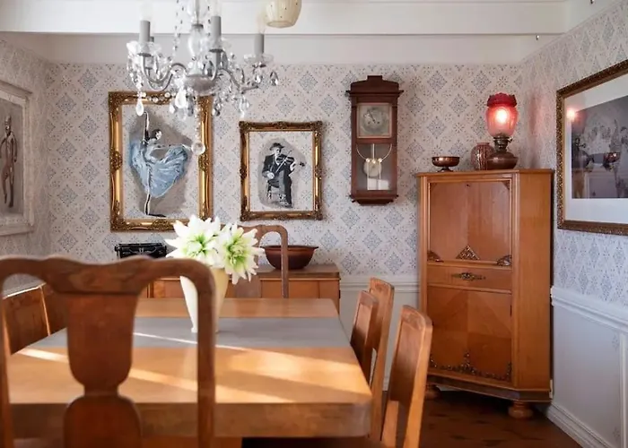 Koselig Gammelt Gårdstun