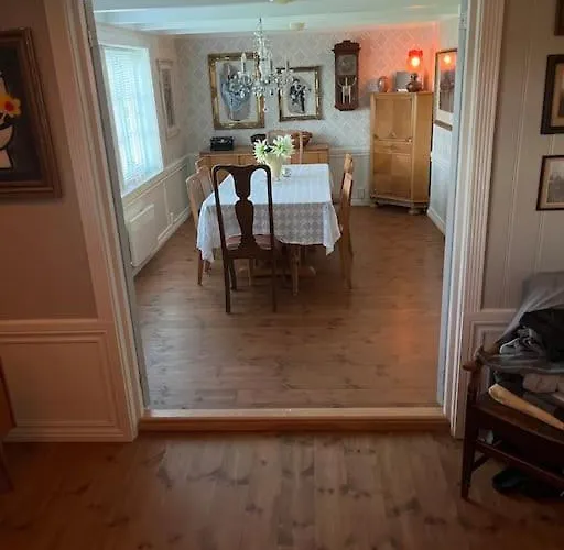 Koselig Gammelt Gårdstun *