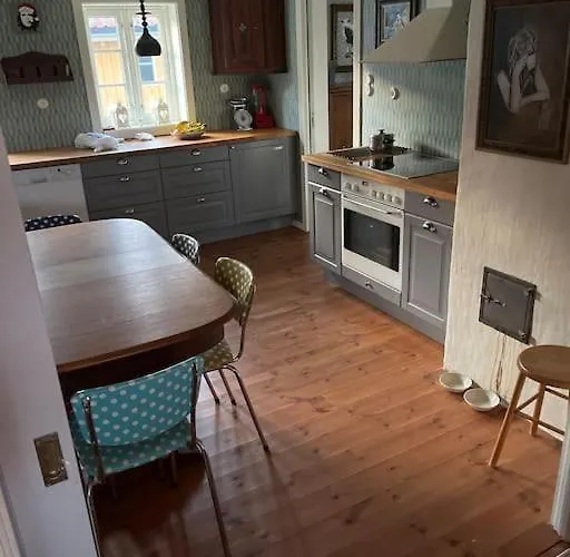 Leilighet Koselig Gammelt Gårdstun *