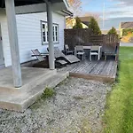 Leilighet Koselig Gammelt Gårdstun