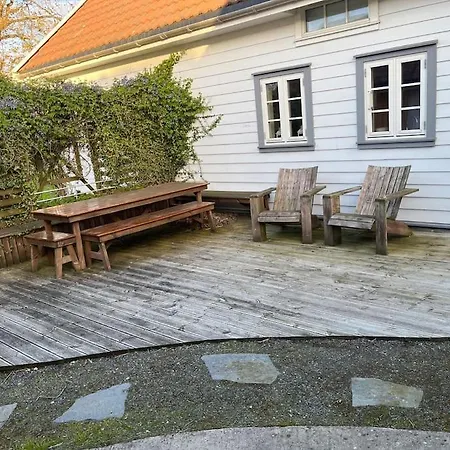 Koselig Gammelt Gårdstun Leilighet